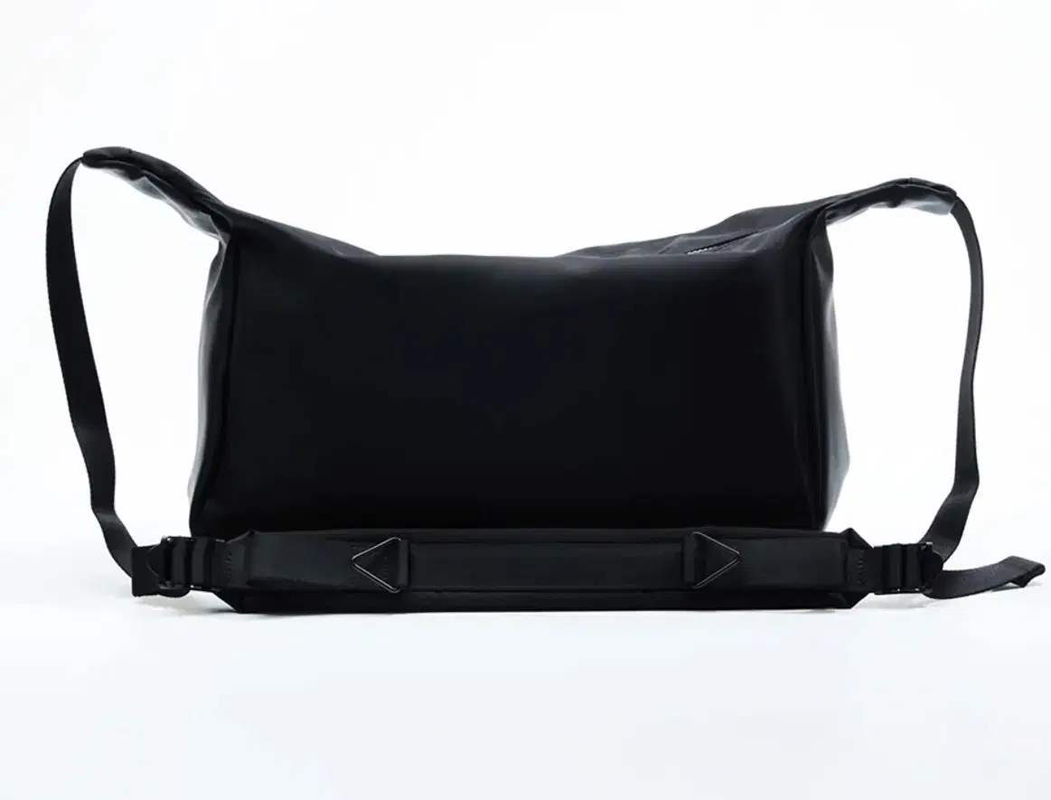 Monster Republic ADVANCE MESSENGER BAG / BLACK on Bunjang